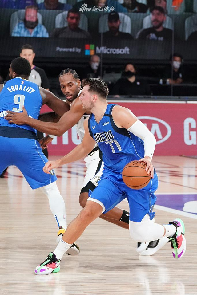 队友拥抱 队友拥抱